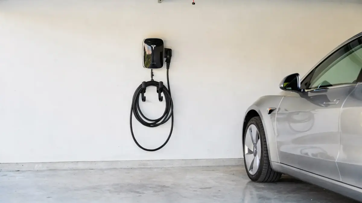 Installierte Wallbox in der Garage als Thema zu Wallbox Kosten und Installation